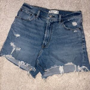 A&F 4” CURVE LOVE MOM SHORT HIGH RISE SZ 6